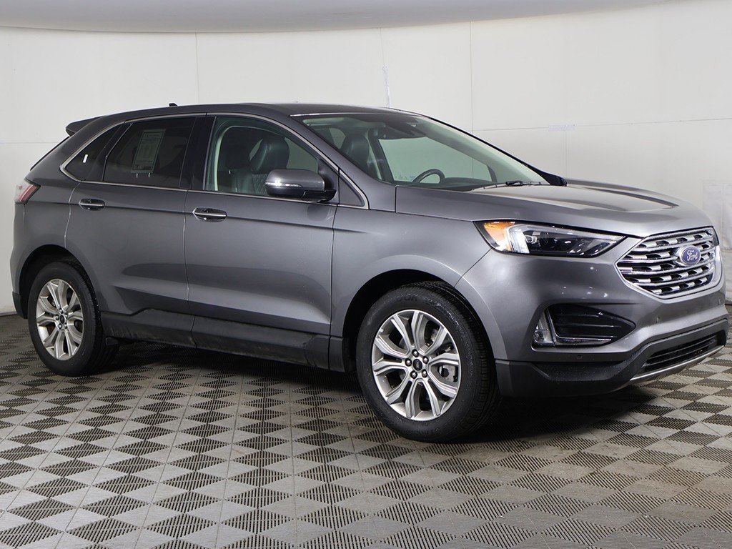 Used 2024 Ford Edge Titanium image 2