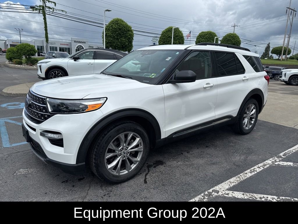 Used 2021 Ford Explorer XLT w/ Equipment Group 202A AWD/4WD image 14