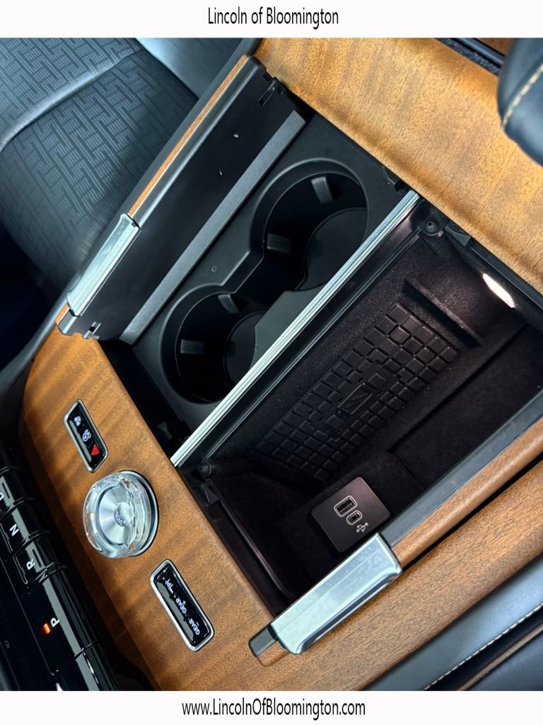 Used 2025 Lincoln Navigator Black Label image 32