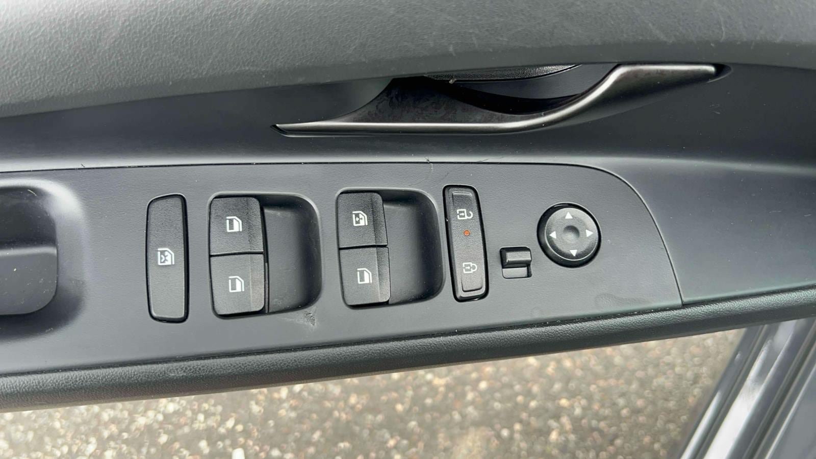 Used 2025 Hyundai Elantra Sport FWD image 16