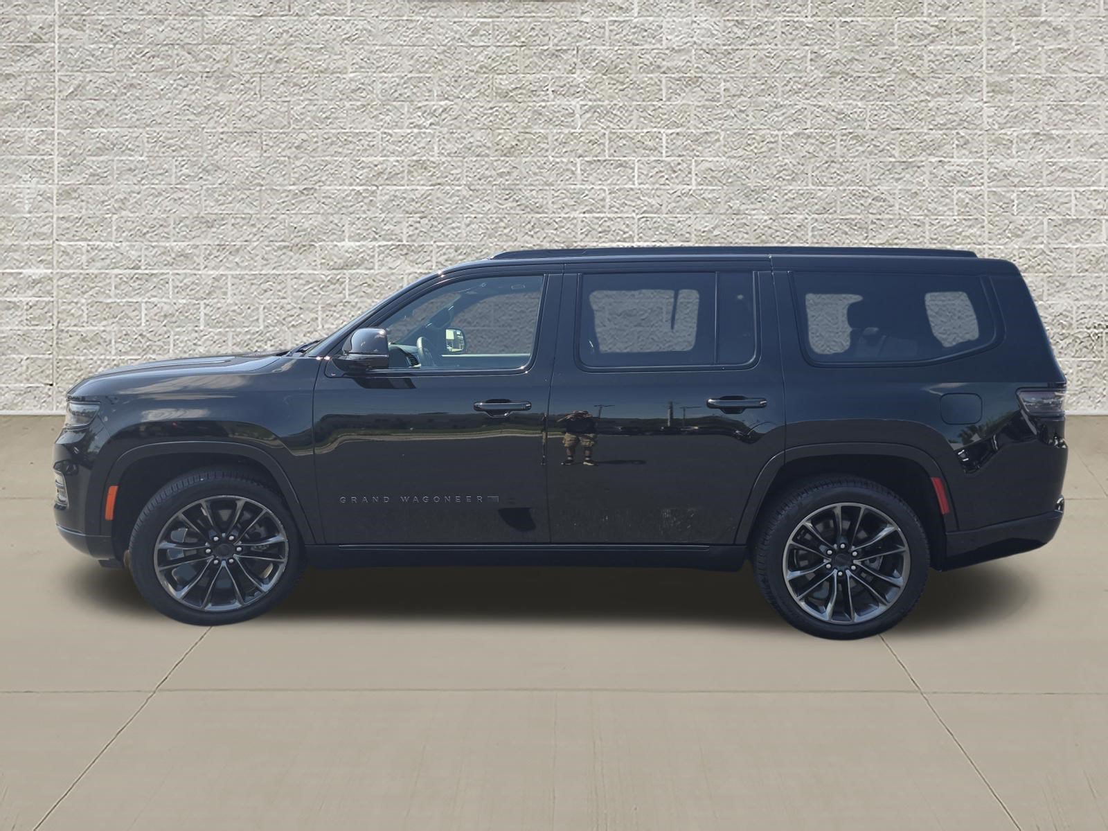 Used 2025 Jeep Grand Wagoneer Series II Obsidian w/ Quick Order Packagew 28T AWD/4WD image 4
