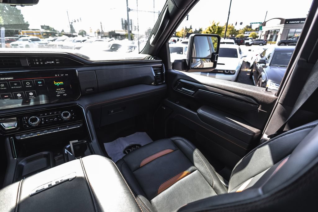Used 2025 GMC Sierra 3500 AT4 w/ Technology Package AWD/4WD image 24