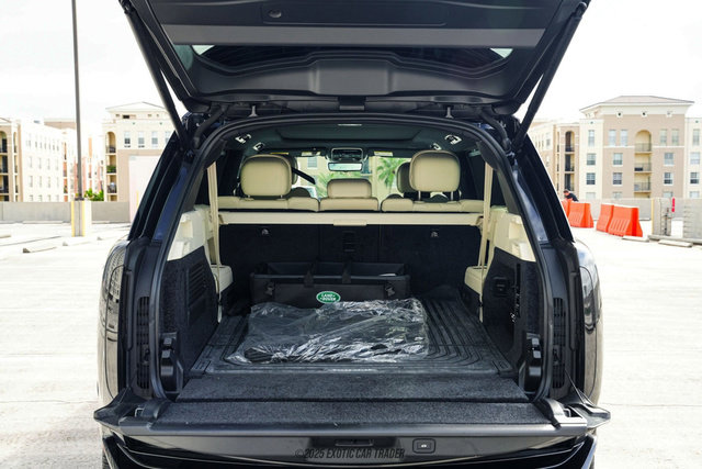 Used 2025 Land Rover Range Rover Long Wheelbase SE image 65