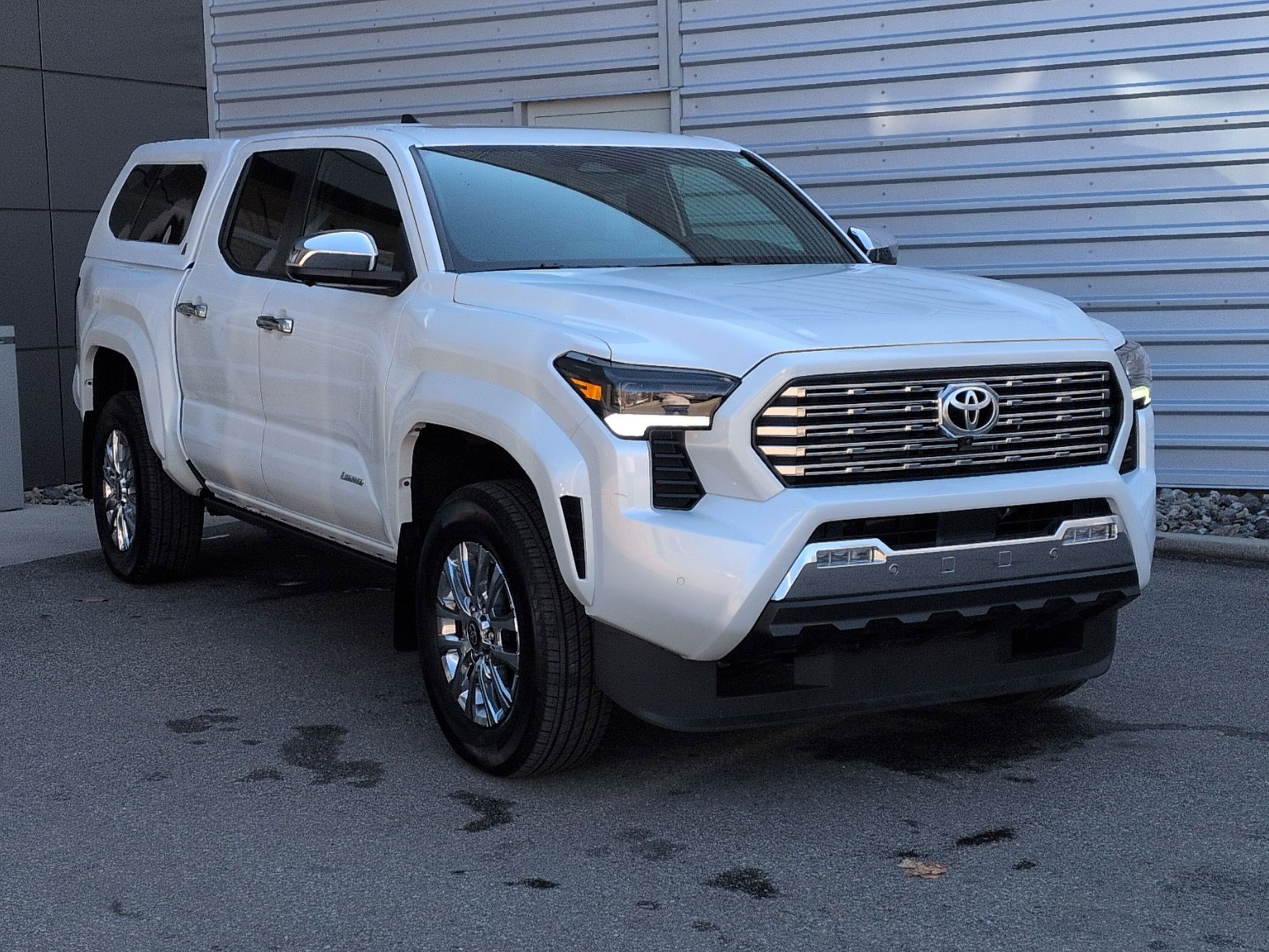 Used 2024 Toyota Tacoma Limited AWD/4WD image 3