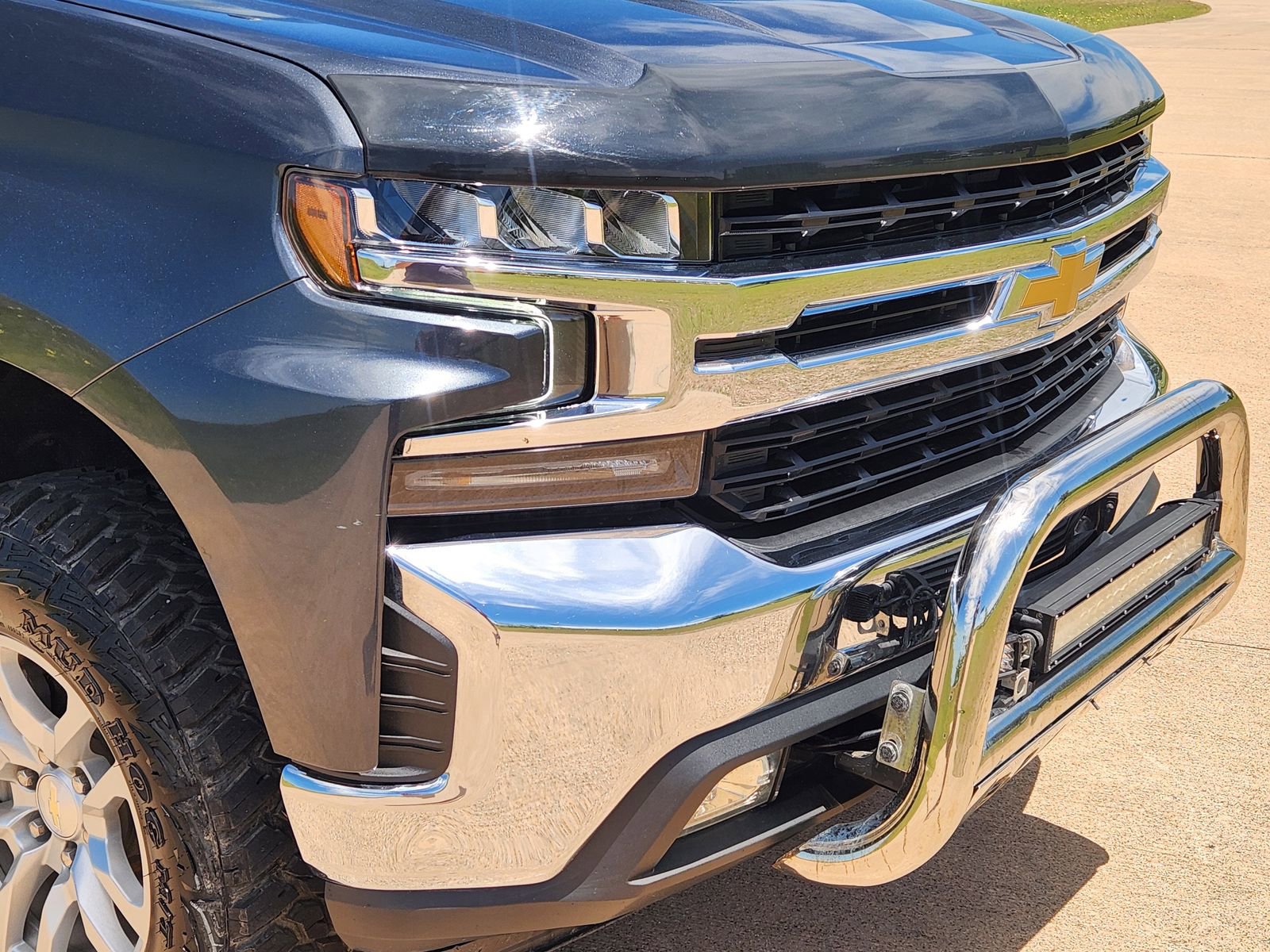 Used 2021 Chevrolet Silverado 1500 LT AWD/4WD image 12