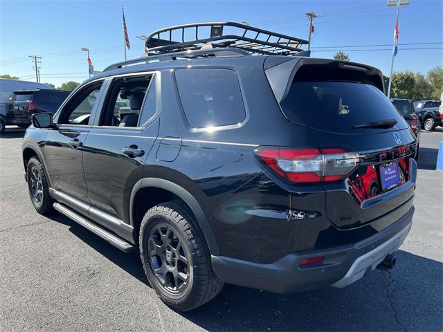Used 2025 Honda Pilot TrailSport image 5