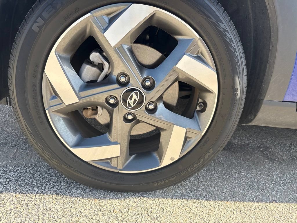 Used 2025 Hyundai Venue SEL FWD image 7