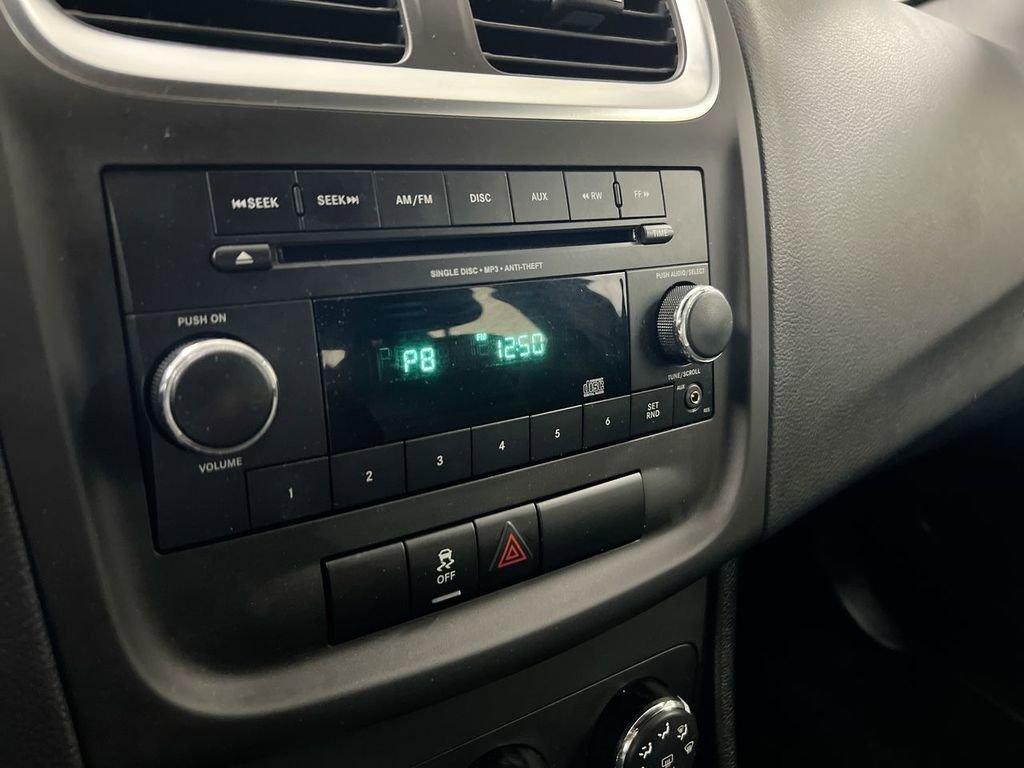 Used 2013 Dodge Avenger SE image 14