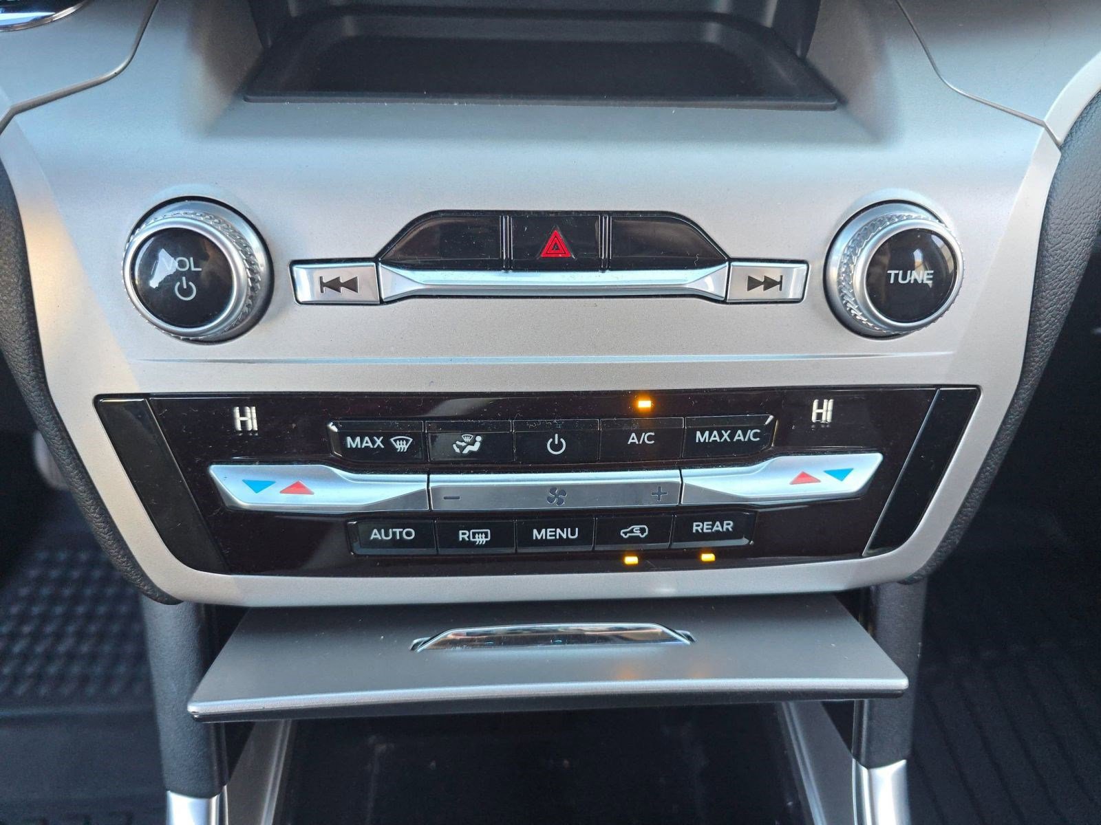 Used 2020 Ford Explorer XLT w/ Equipment Group 202A image 17