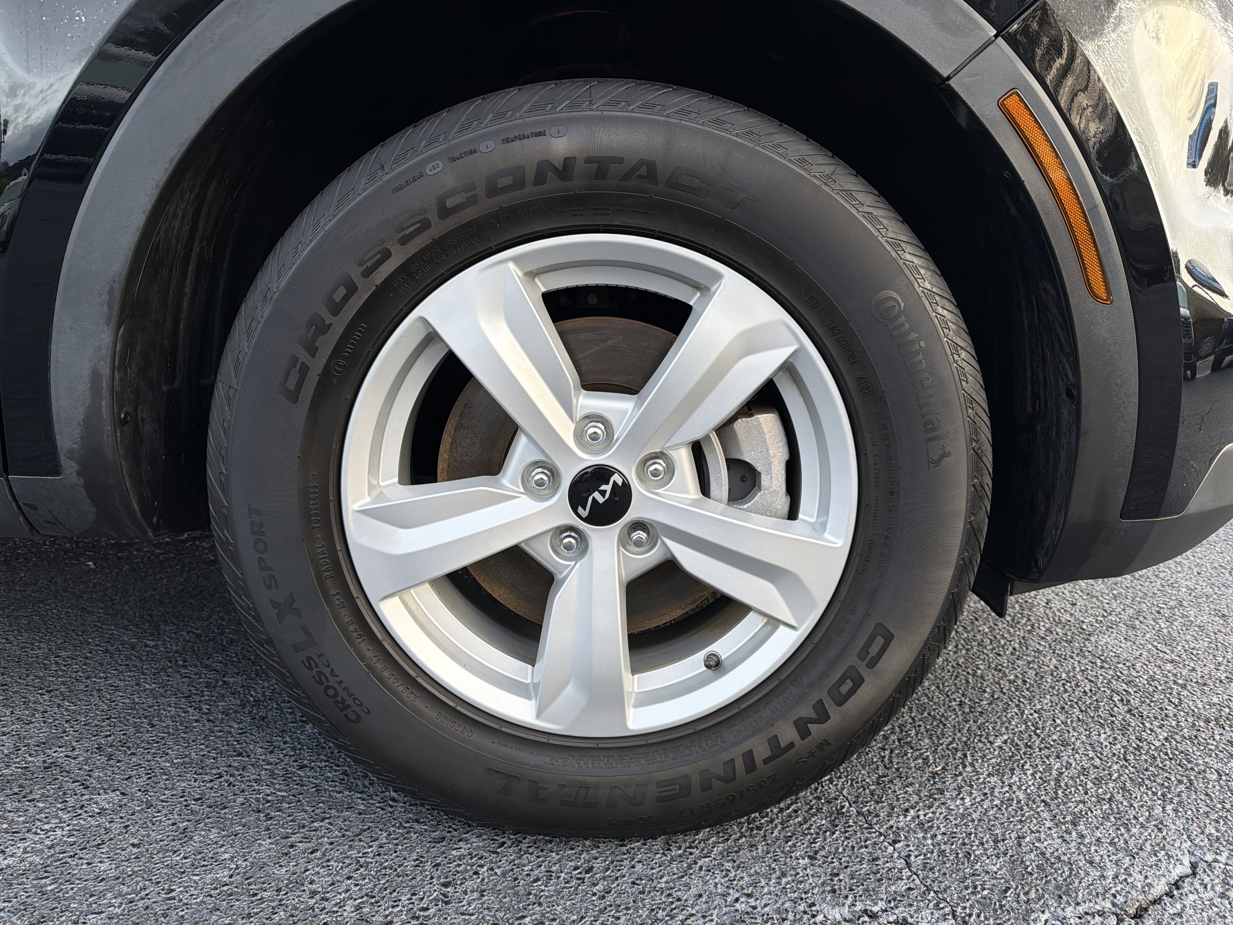 Used 2023 Kia Sorento LX image 12