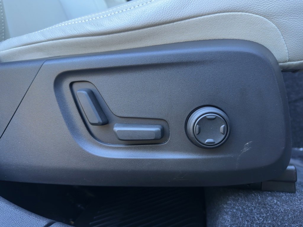 Used 2020 Volvo XC40 T4 Inscription image 42