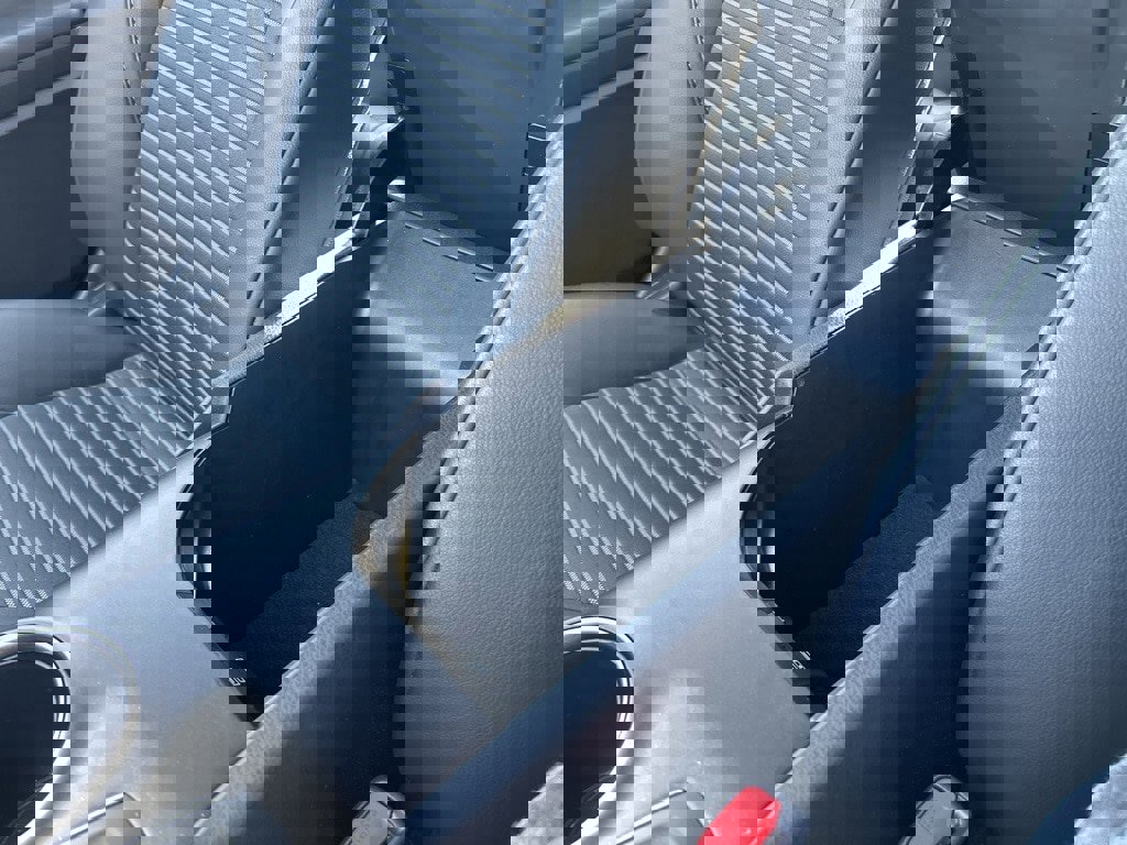 Used 2024 Toyota Camry SE image 25