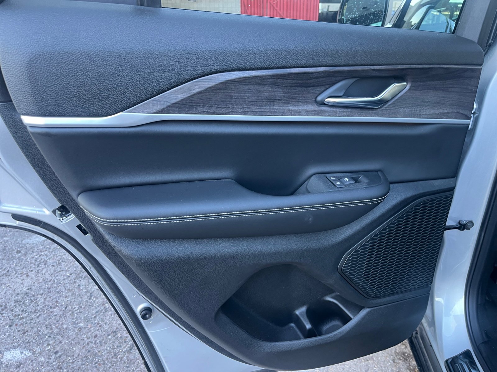 Used 2025 Jeep Grand Cherokee Limited w/ Trailer Tow Package image 16