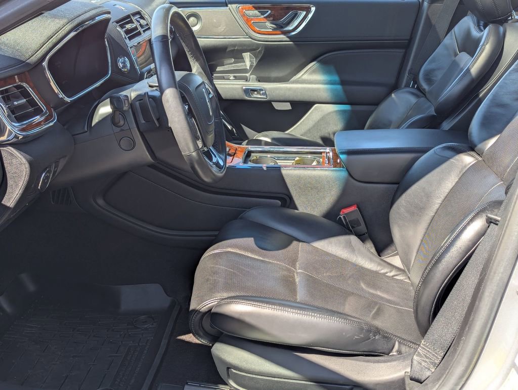 Used 2020 Lincoln Continental AWD w/ Premium Package image 11