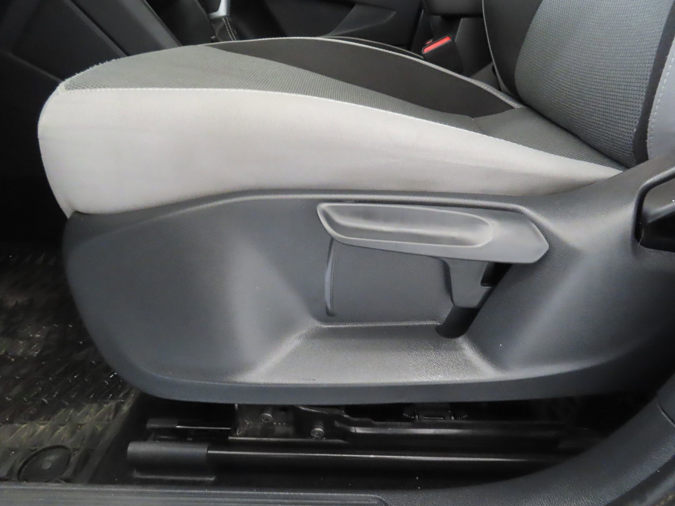 Used 2024 Volkswagen Taos S w/ MDO Package FWD image 12
