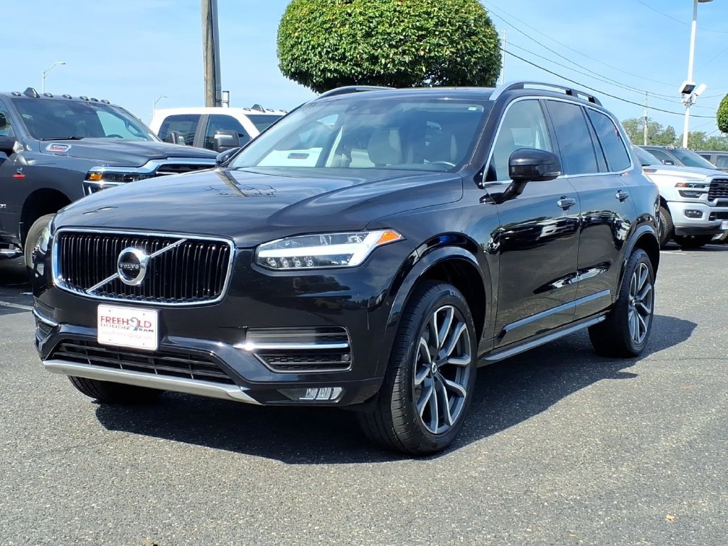 Used 2019 Volvo XC90 T5 Momentum w/ Multimedia Package AWD/4WD image 3