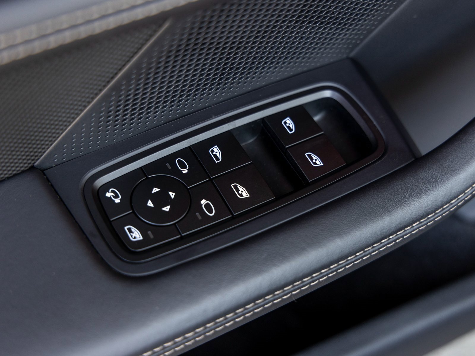 Certified 2025 Porsche Taycan Turbo S image 23