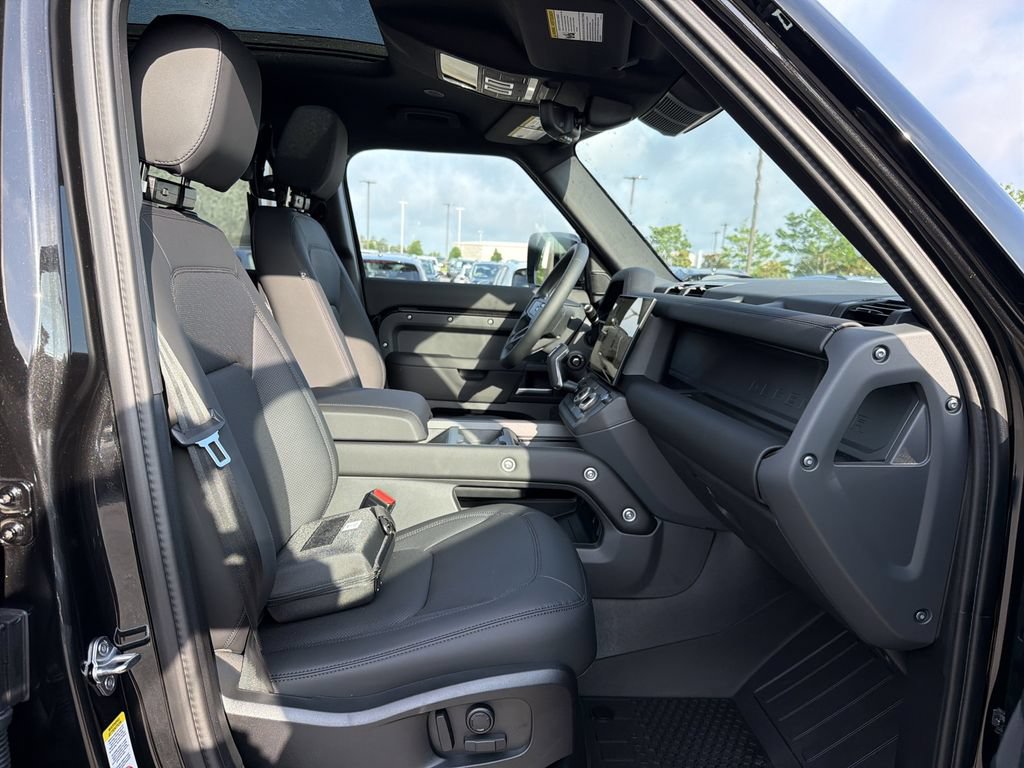 New 2026 Land Rover Defender 110 X-Dynamic SE AWD/4WD image 16