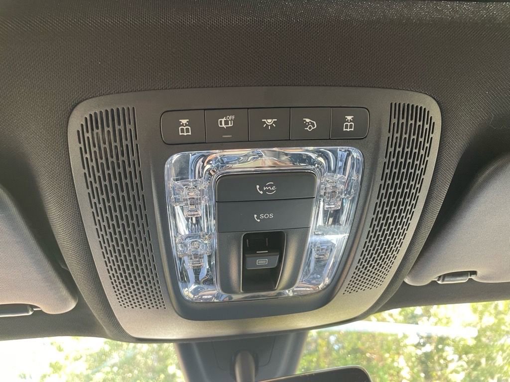 Used 2021 Mercedes-Benz GLB 250 4MATIC w/ Premium Package image 10