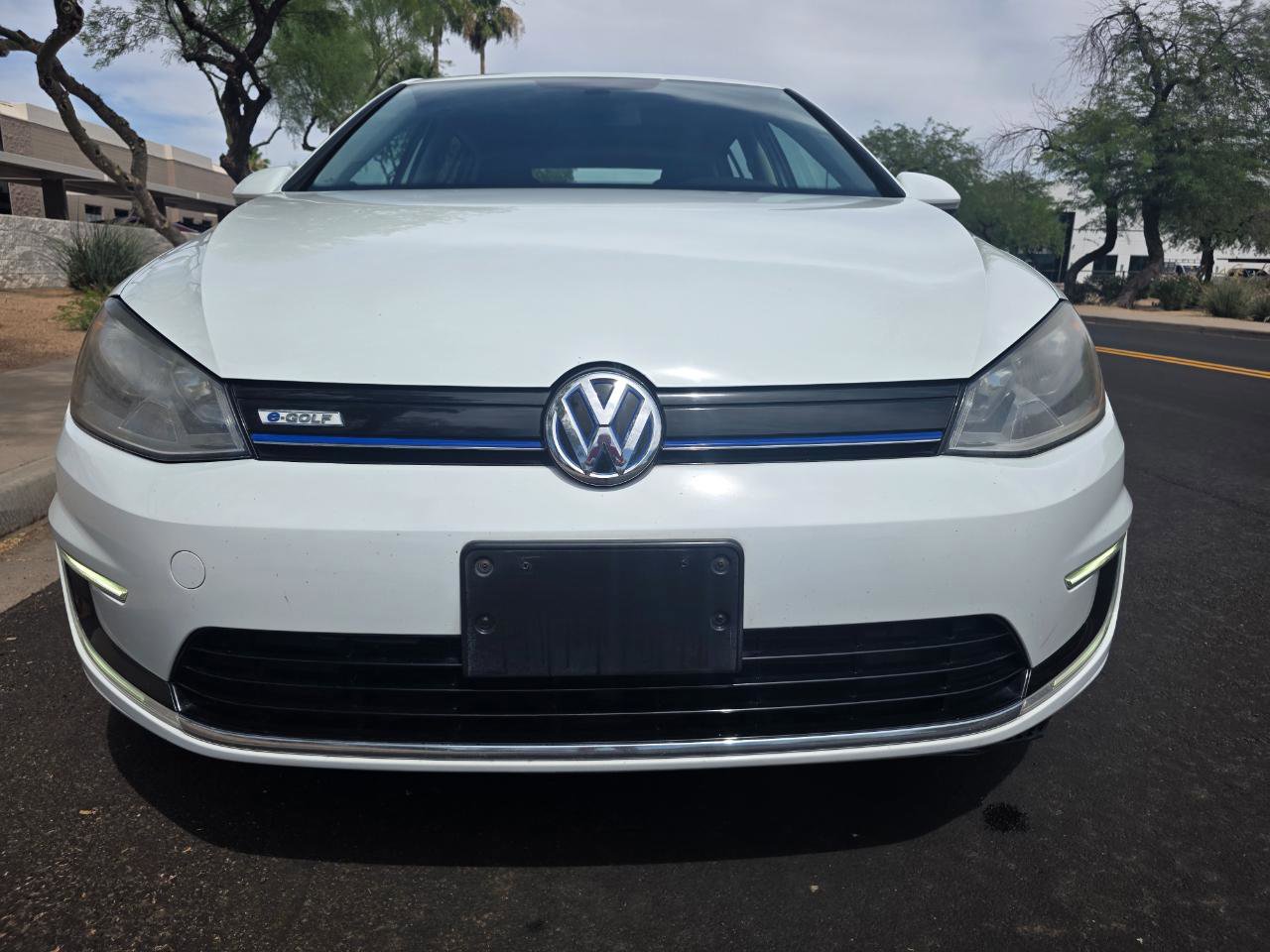 Used 2016 Volkswagen e-Golf SE w/ DC Fast Charging Package FWD image 9