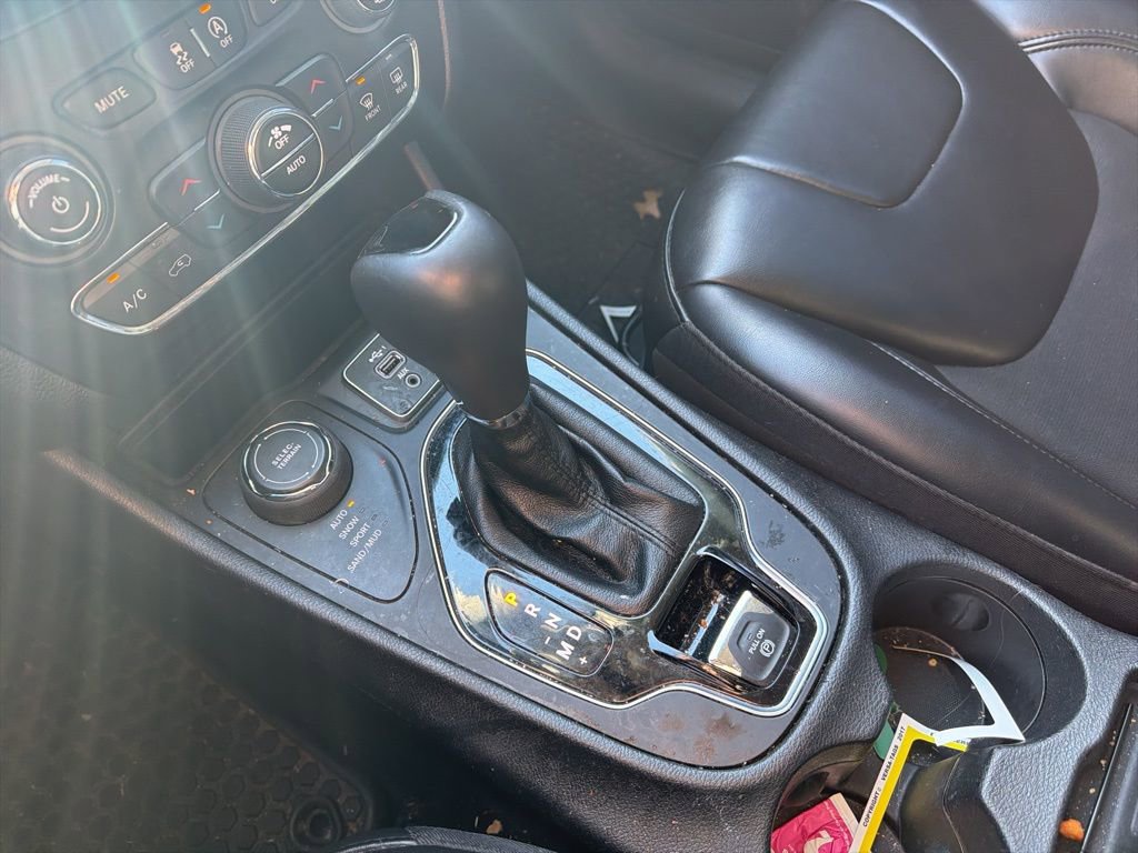 Used 2020 Jeep Cherokee Latitude Plus image 13