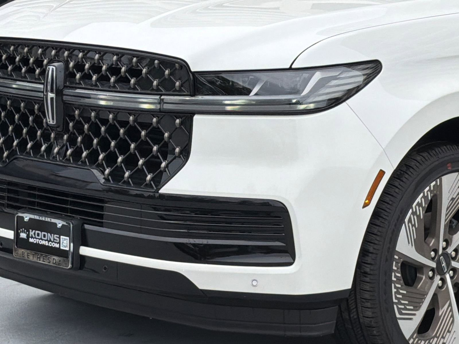 New 2026 Lincoln Navigator L Black Label AWD/4WD image 2