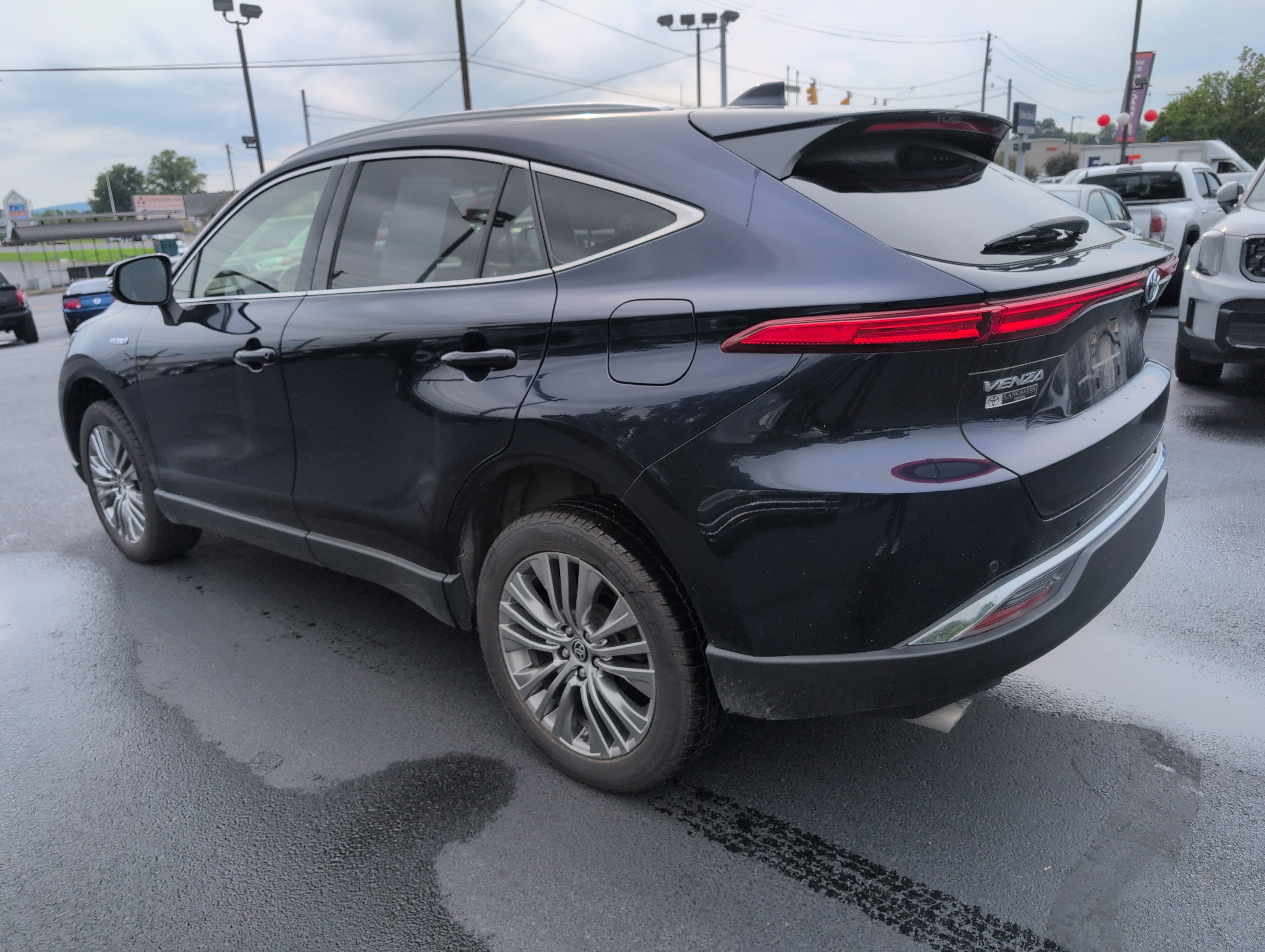 Used 2021 Toyota Venza XLE w/ Softex Package AWD/4WD image 6