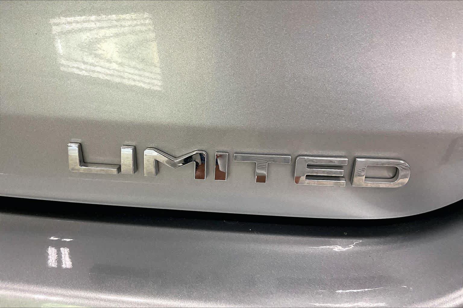 Used 2023 Toyota Highlander Limited AWD/4WD image 10