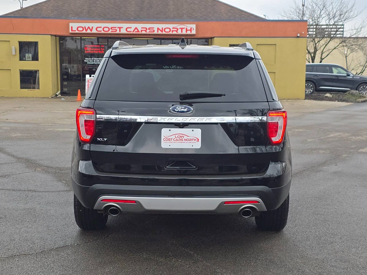 Used 2017 Ford Explorer XLT w/ Equipment Group 201A image 6