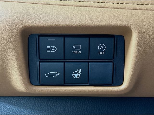 Used 2025 Toyota Highlander Platinum image 12