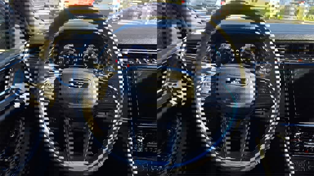 New 2025 Jeep Grand Cherokee Laredo image 12