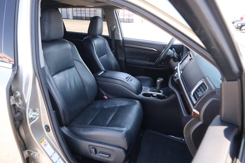 Used 2014 Toyota Highlander Limited AWD/4WD image 10