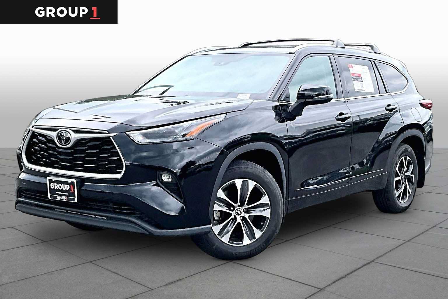 Used 2022 Toyota Highlander XLE AWD/4WD image 1