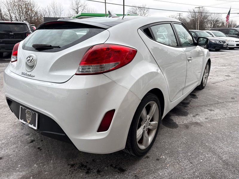 Used 2013 Hyundai Veloster image 5