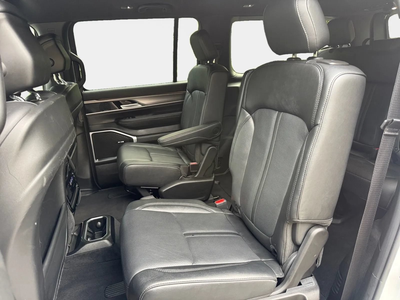Used 2025 Jeep Wagoneer Series II AWD/4WD image 11