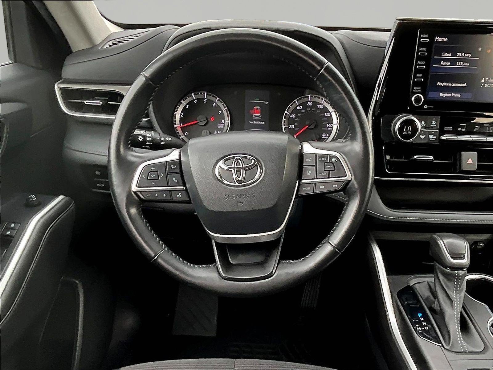 Used 2022 Toyota Highlander LE AWD/4WD image 8