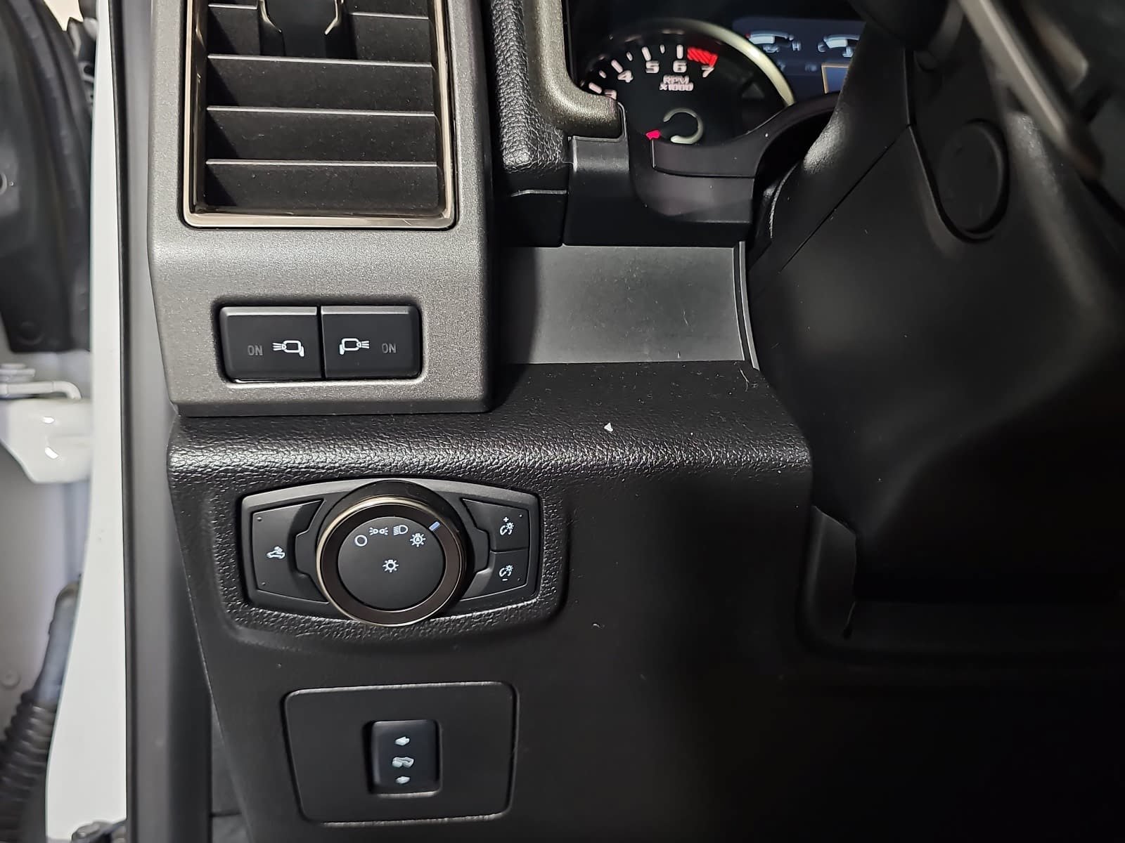 Used 2018 Ford F150 Raptor w/ Equipment Group 802A Luxury AWD/4WD image 23