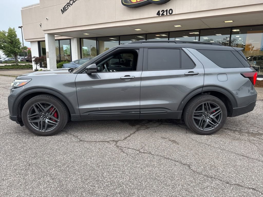 Used 2025 Ford Explorer ST AWD/4WD image 7