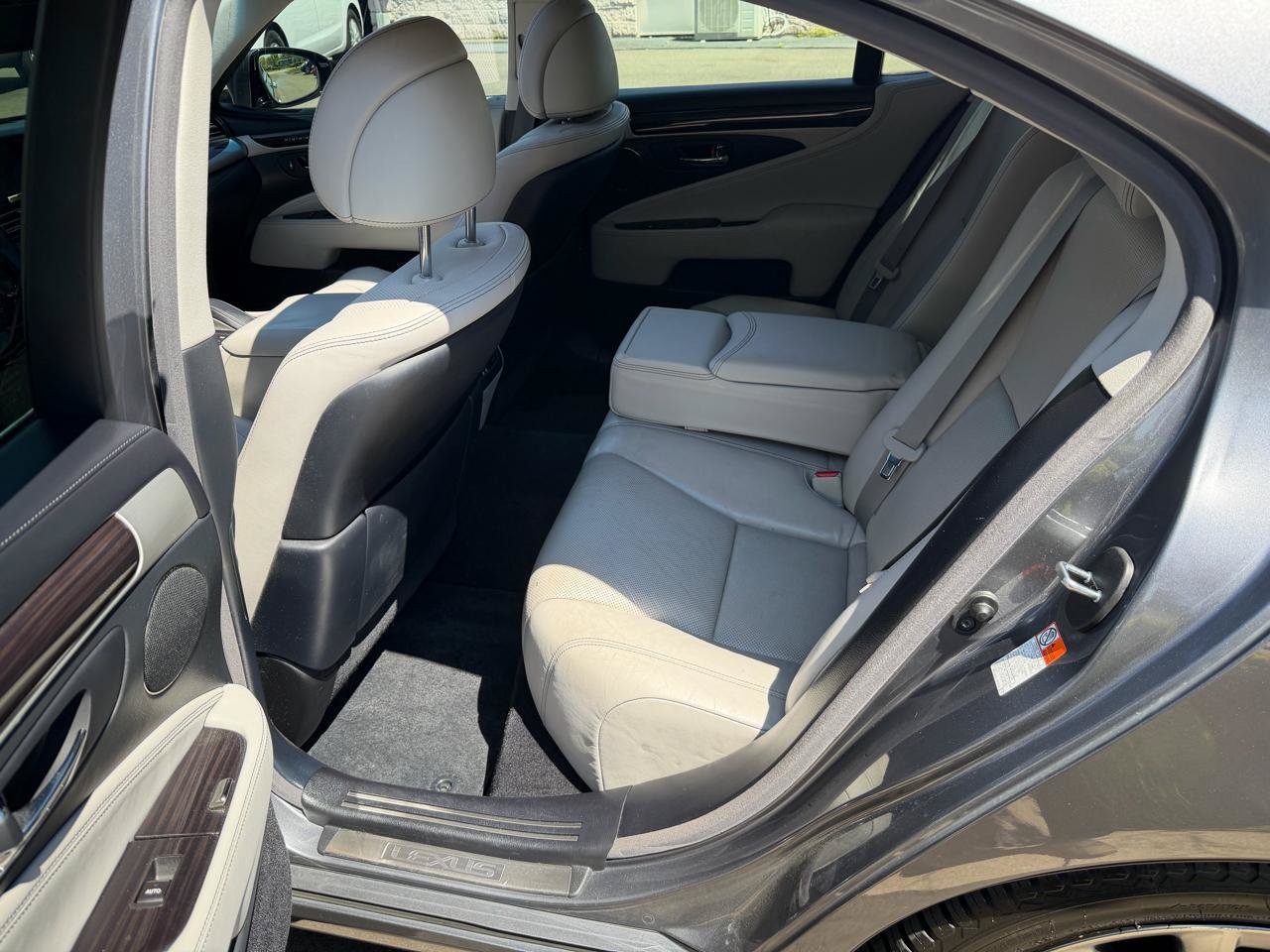 Used 2016 Lexus LS 460 w/ Comfort Package RWD image 6