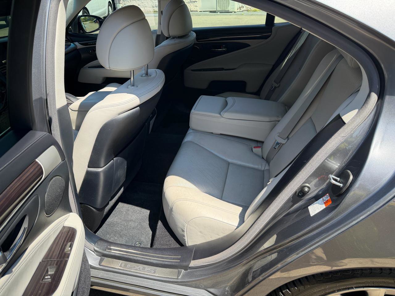 Used 2016 Lexus LS 460 Luxury w/ Comfort Package image 6