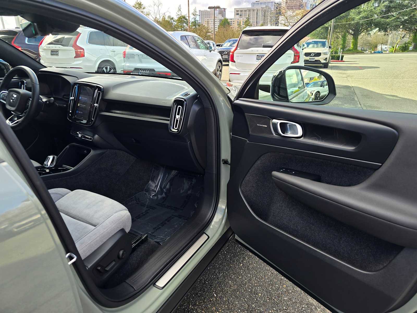 Used 2023 Volvo C40 P8 Recharge Ultimate image 10