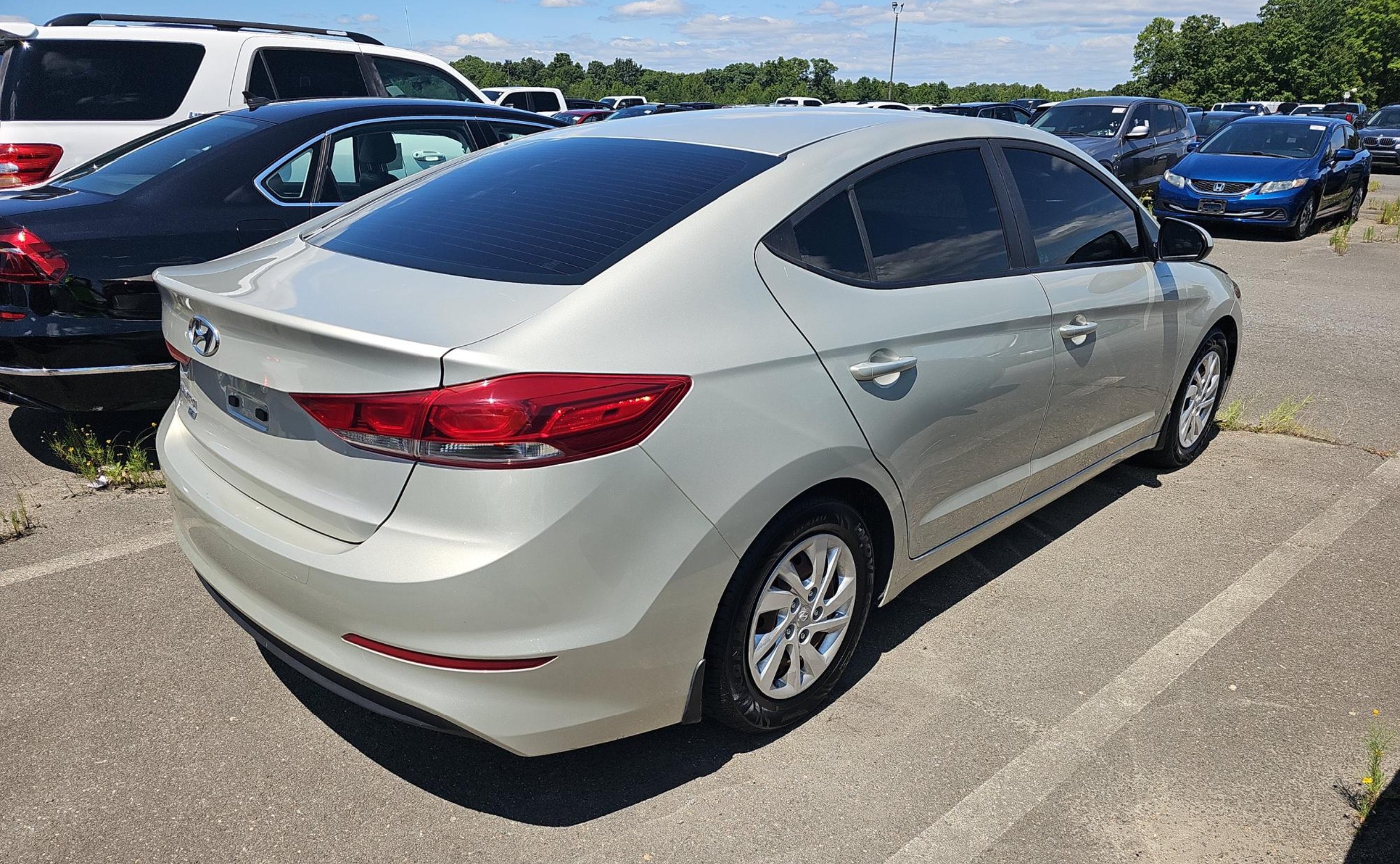 Used 2018 Hyundai Elantra SE FWD image 3