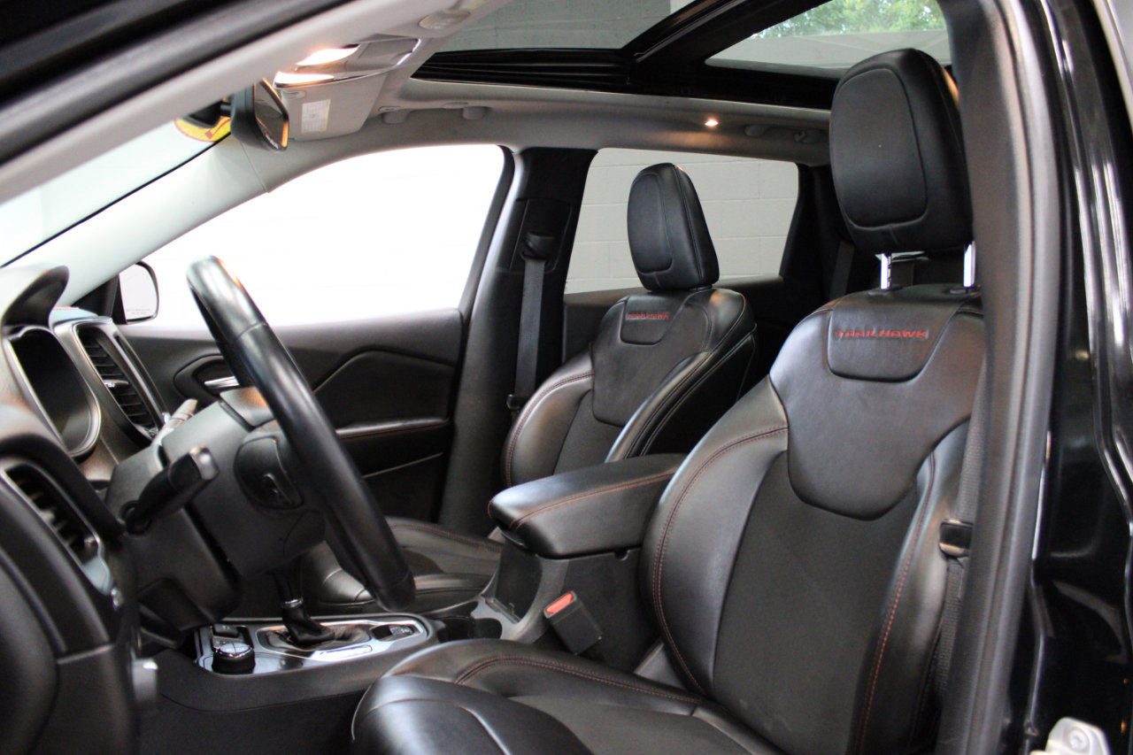 Used 2019 Jeep Cherokee Trailhawk w/ Comfort & Convenience Group image 10