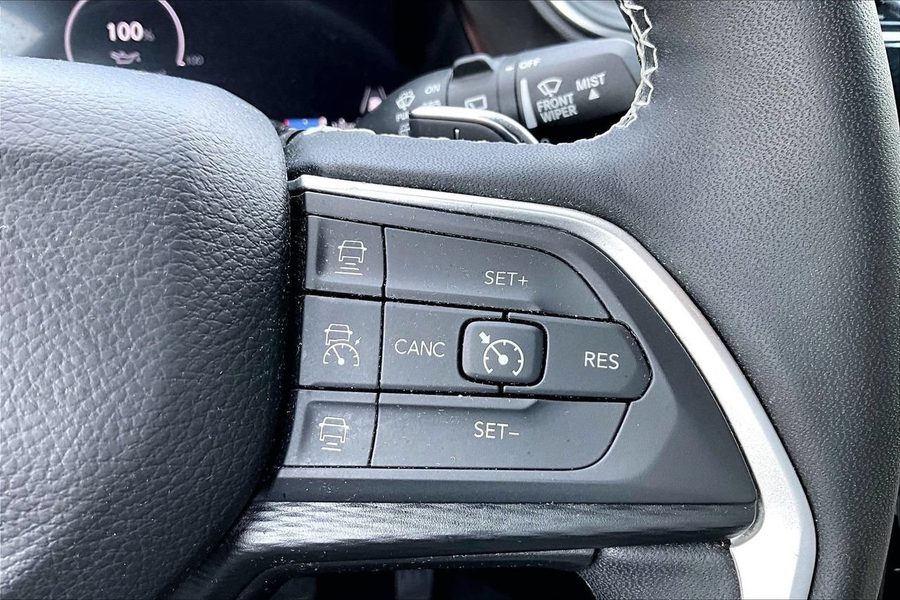 Certified 2024 Jeep Grand Cherokee Altitude AWD/4WD image 30
