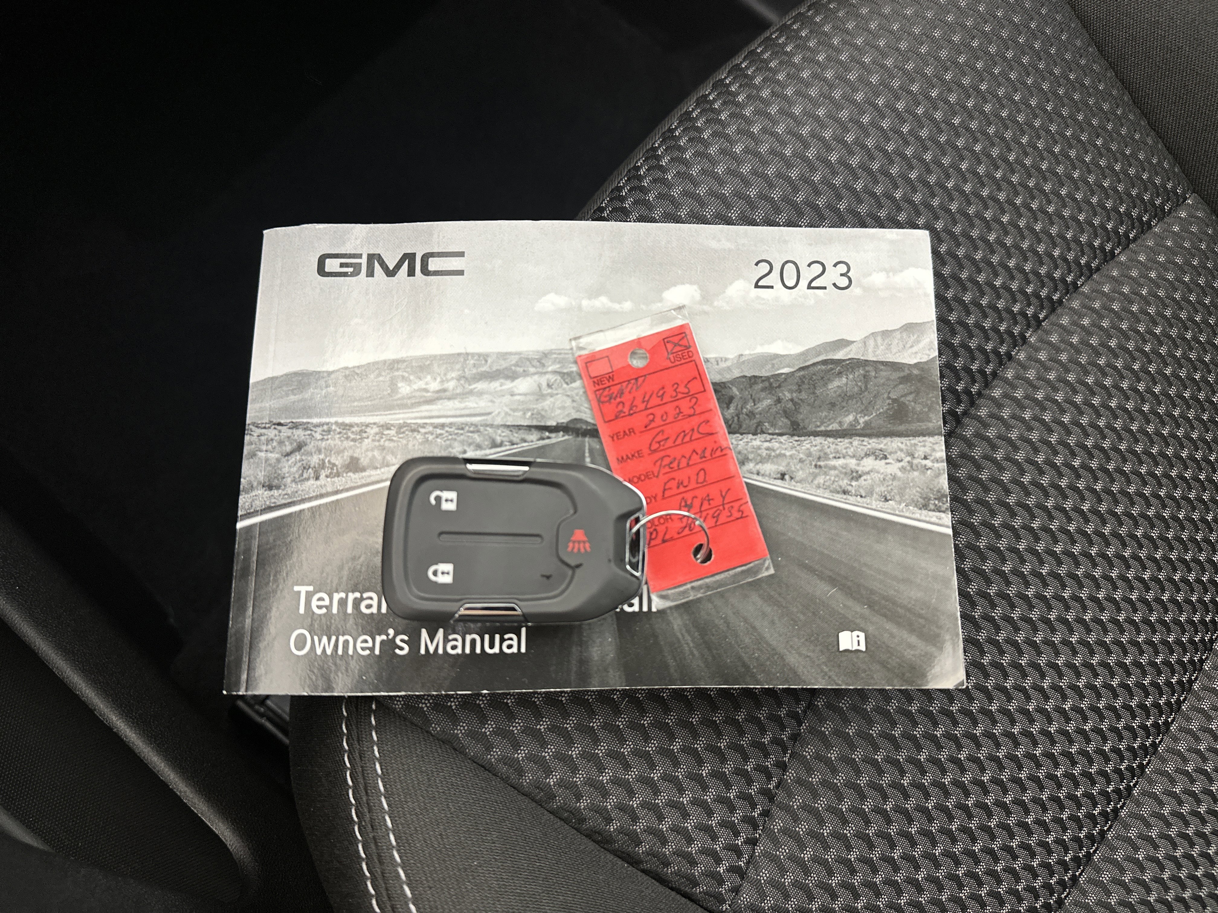 Used 2023 GMC Terrain SLE image 30