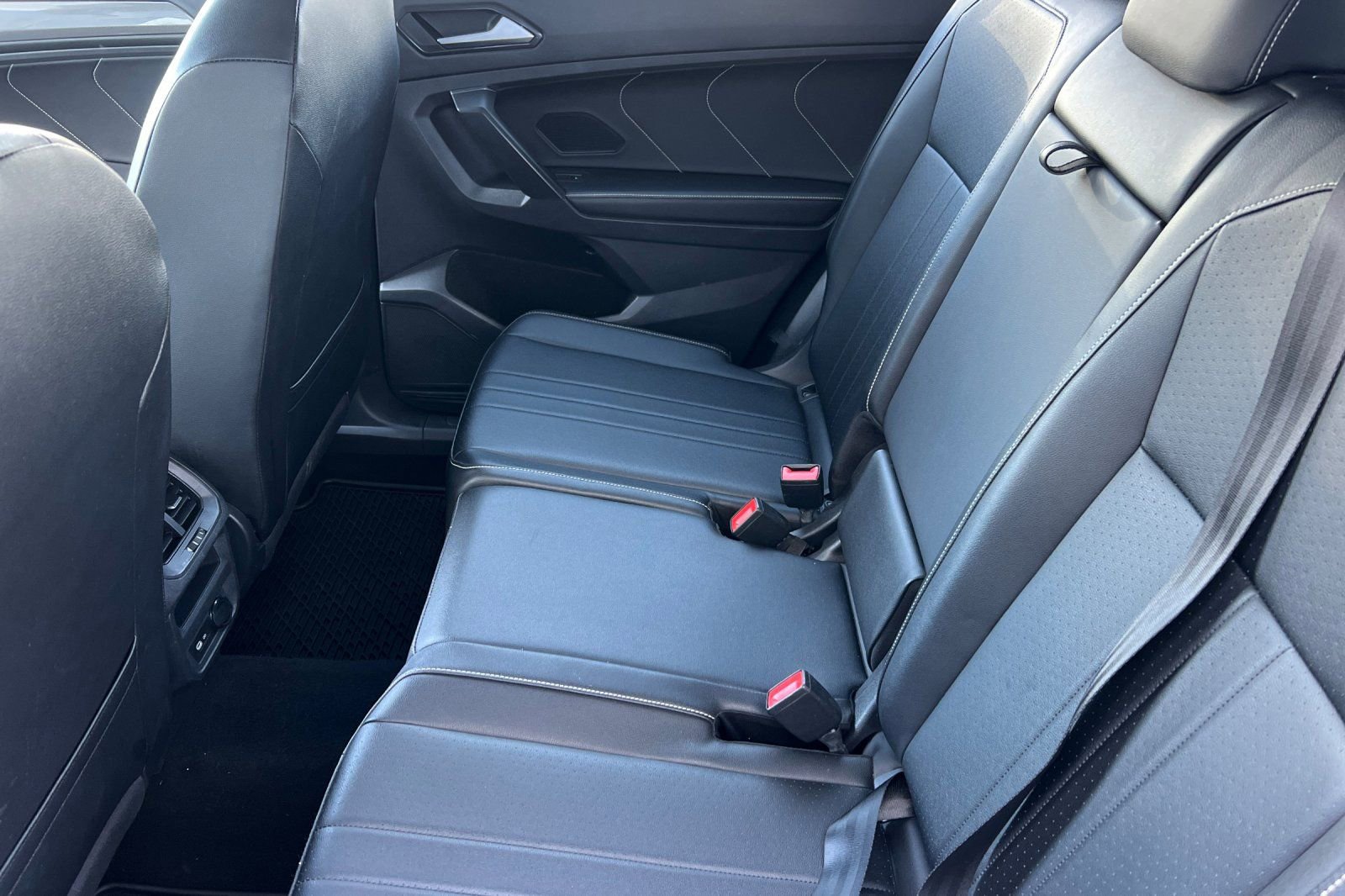 Used 2022 Volkswagen Tiguan SE image 12