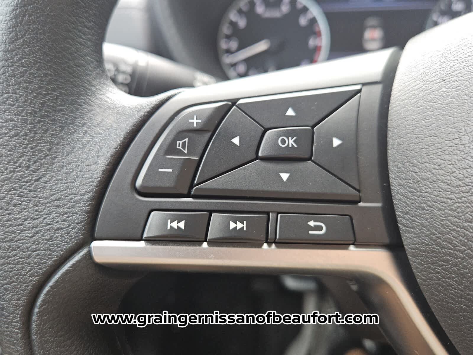 Used 2025 Nissan Sentra SV FWD image 12