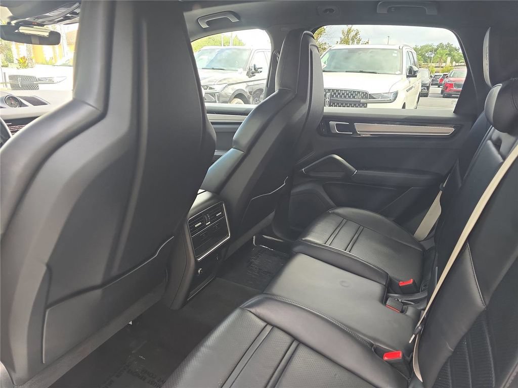 Used 2023 Porsche Cayenne Platinum Edition AWD/4WD image 11