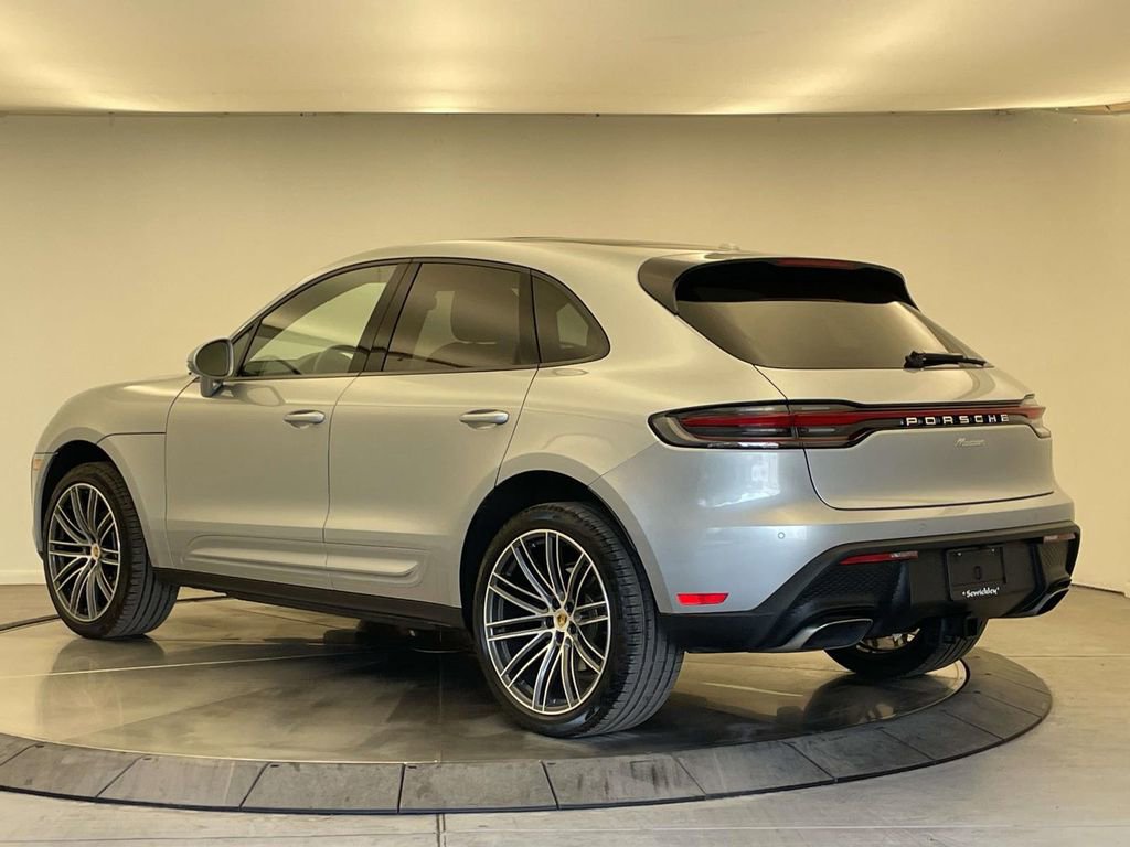 Certified 2025 Porsche Macan AWD/4WD image 3