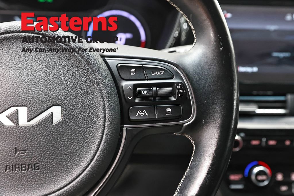 Used 2022 Kia Niro EX w/ Cold Weather Package FWD image 16